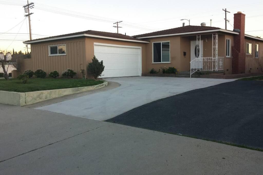 Family Getaway 3 Bedroom 2 Bath In Lomita, Ca. Hébergement de vacances