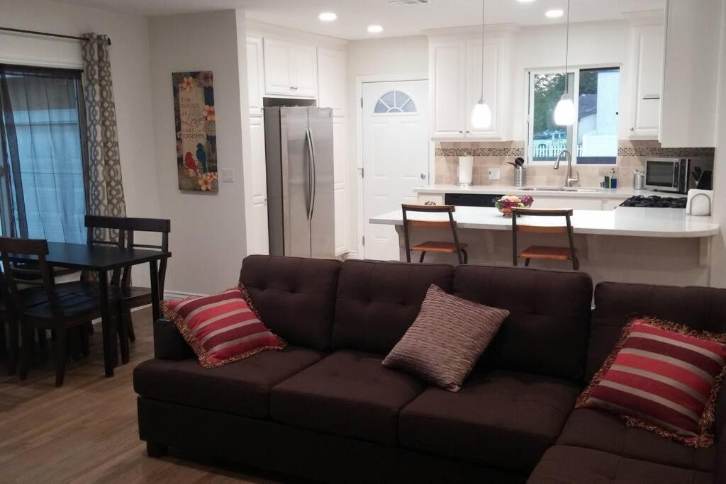 Family Getaway 3 Bedroom 2 Bath In Lomita, Ca. Hébergement de vacances Los Angeles